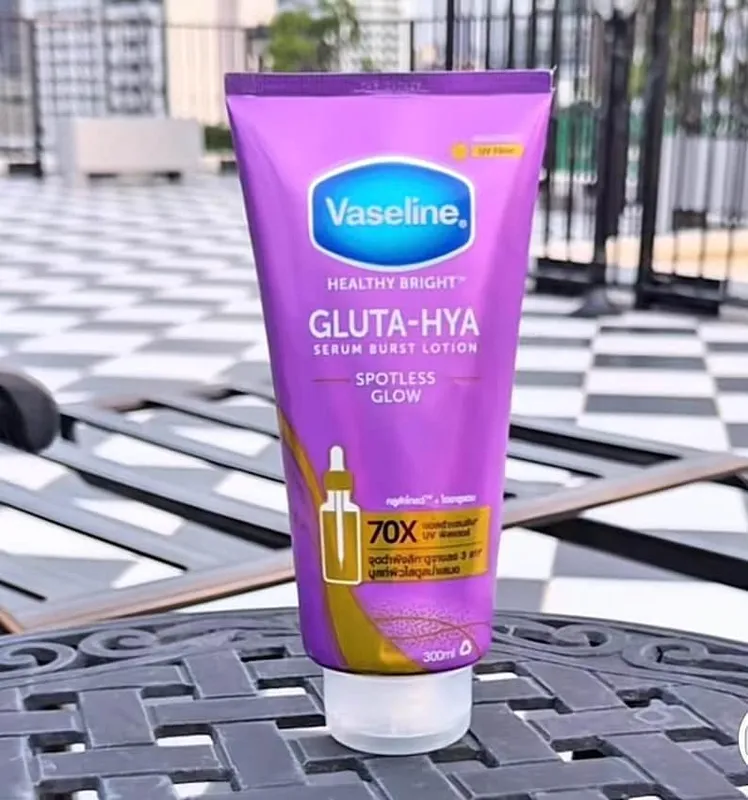 Vaseline Healthy Bright Gluta Hya Serum Burst Lotion SPOTLESS GLOW