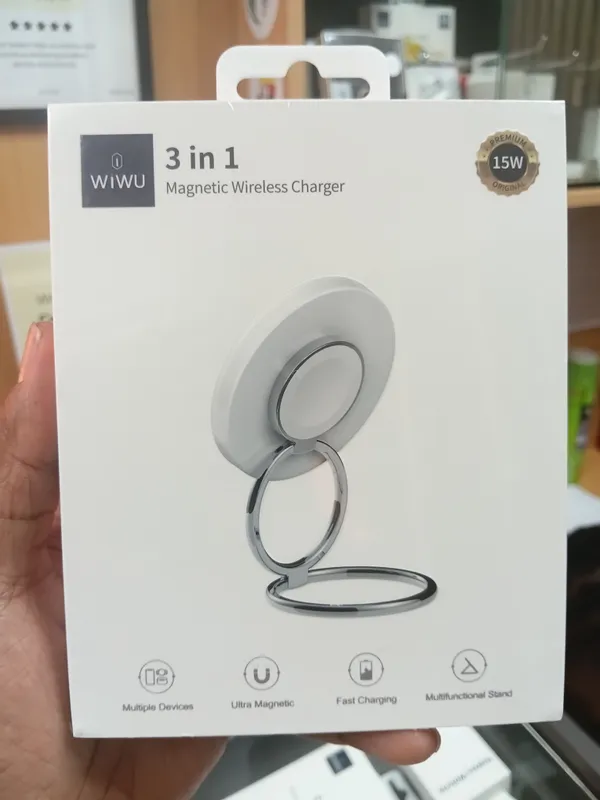The WiWu Wi-W027 3-in-1 Magnetic Wireless Charger 15W charging.