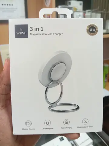The WiWu Wi-W027 3-in-1 Magnetic Wireless Charger 15W charging.