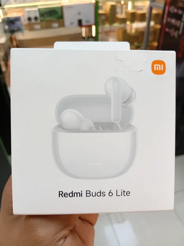 The Xiaomi Redmi Buds 6 Lite wireless earbuds in white.