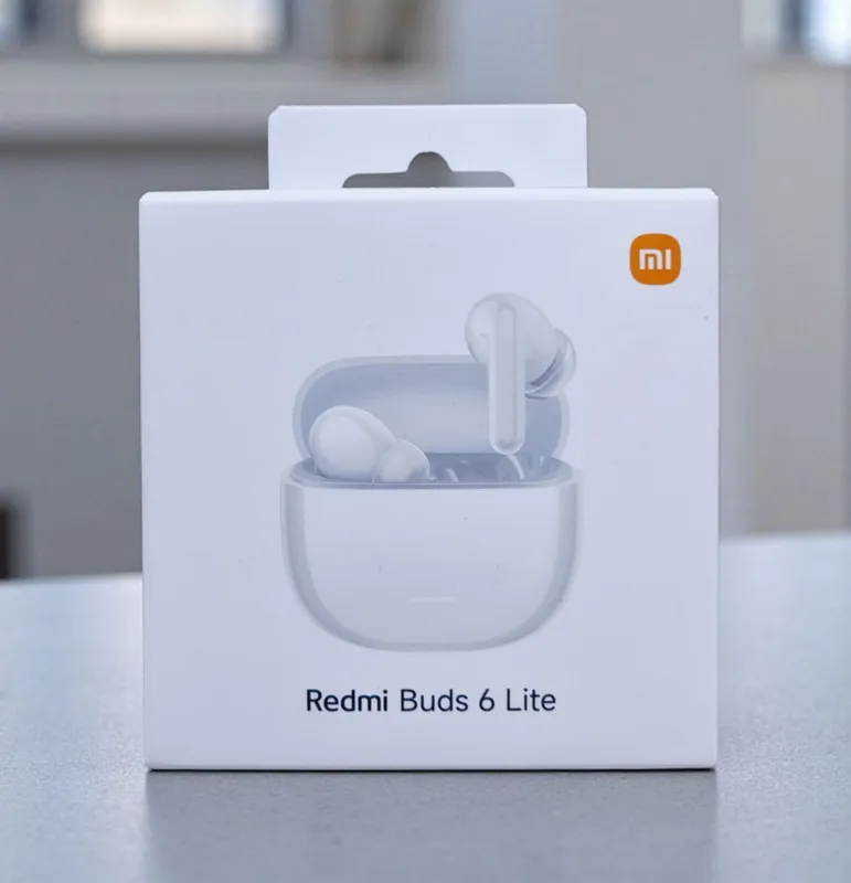 The Xiaomi Redmi Buds 6 Lite wireless earbuds