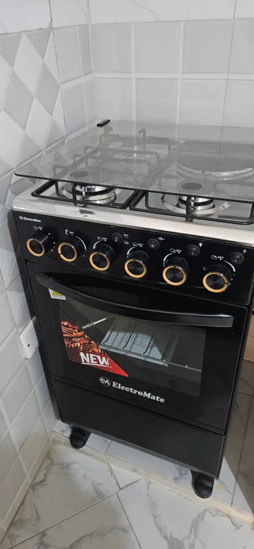 A 50 by 50 Electromate gass cooker with electric microwave brand new