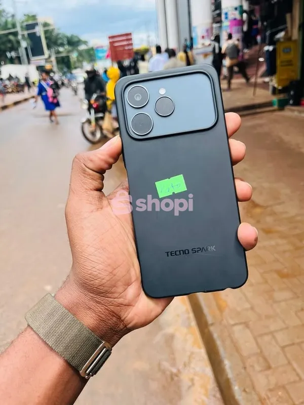Spark 40 pro
