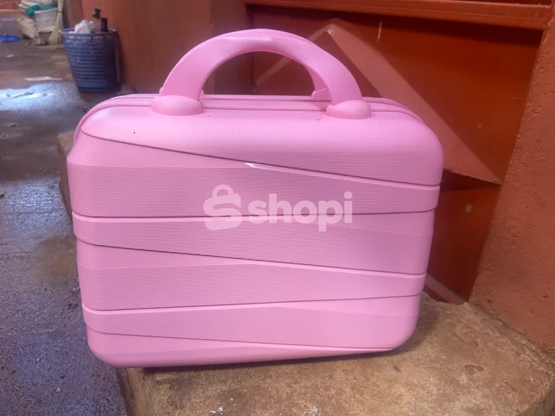 Small traveling bag