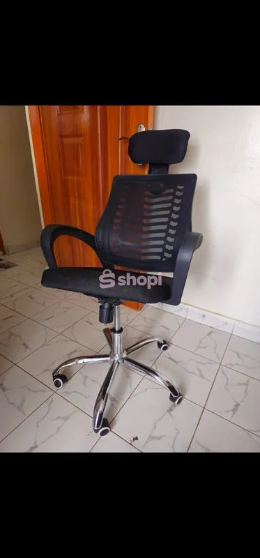 Swivel Office Chair with arm and headrest