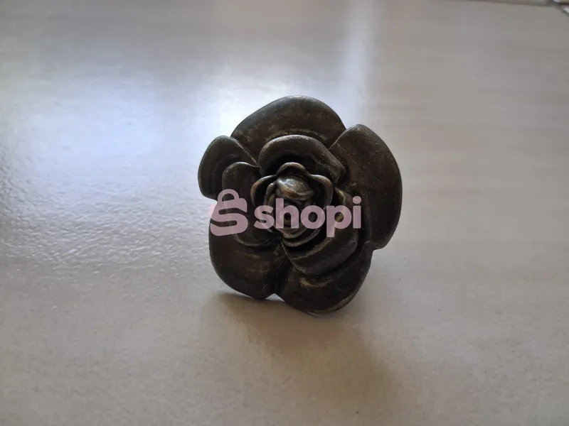 Metallic rose flower ring
