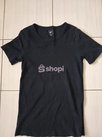 GAP black short sleeve t-shirt